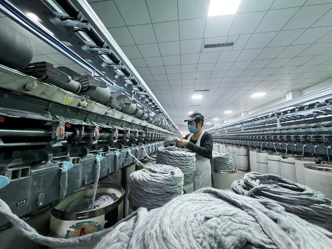 漁溝鎮一紡織企業,工人正在趕制產品訂單